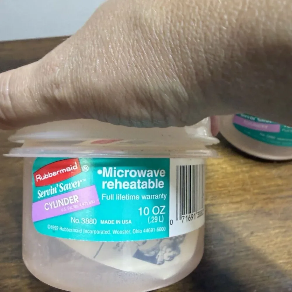 2 Vtg. Rubbermaid Servin Saver 1 Cup #6 Storage Container Almond Lids NOS 1991